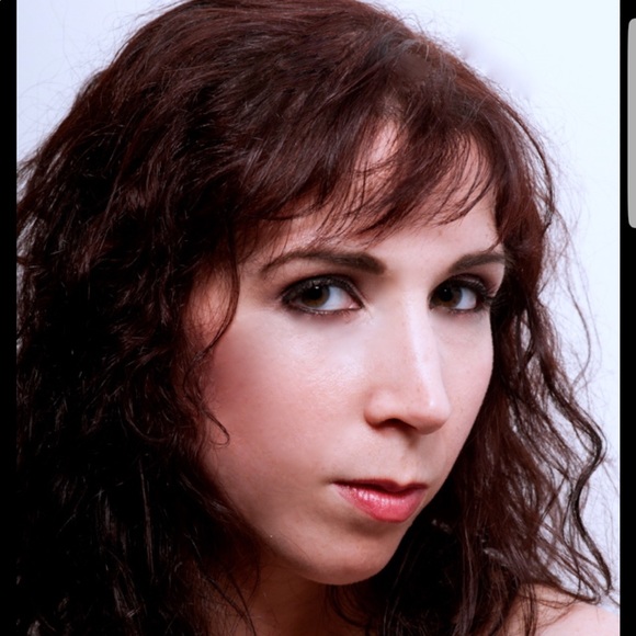 Meet your Posher, Lynda - Picture 4 of 12